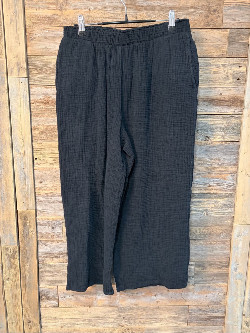 Jessica Simpson Relaxed Black Cotton Cropped Lounge Pants* - size M